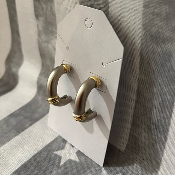 Silver and gold earrings - Picture 2 of 2